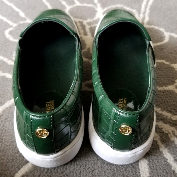 NWOT Michael Kors Green Croco Embossed KEATON Slip Ons - Picture 9 of 9